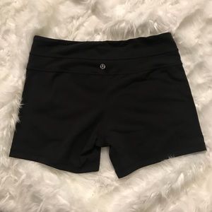 🎀BLACK LULULEMON SHORTS🎀